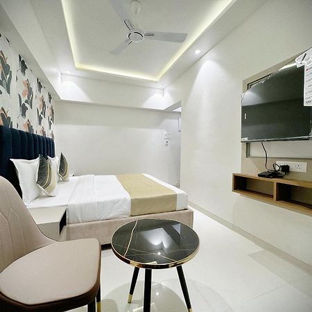 The Orion Premium Suites Mumbai Exteriör bild