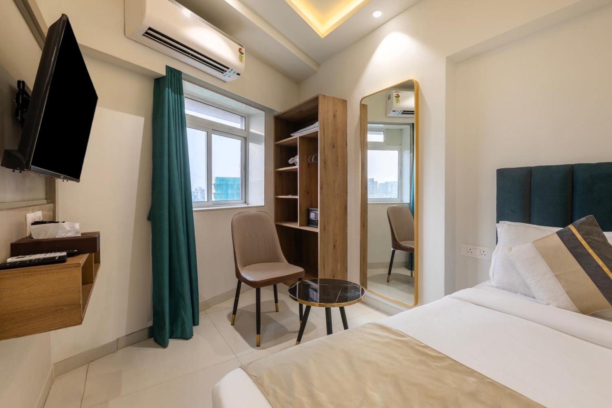 The Orion Premium Suites Mumbai Exteriör bild