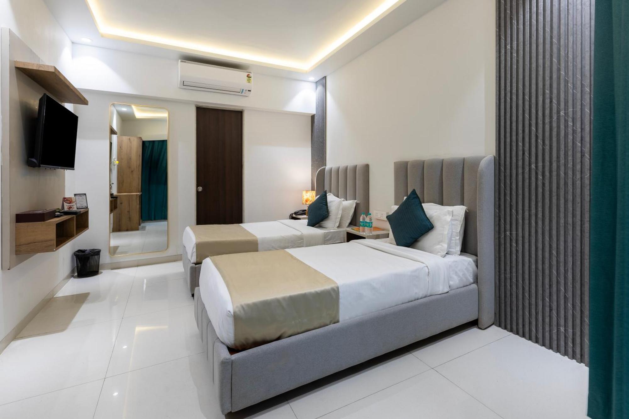 The Orion Premium Suites Mumbai Exteriör bild