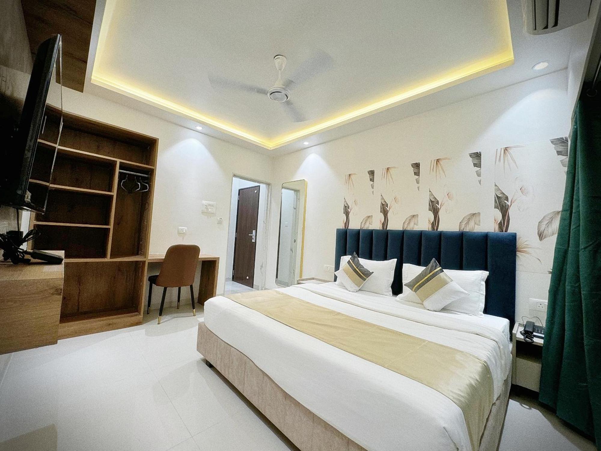 The Orion Premium Suites Mumbai Exteriör bild