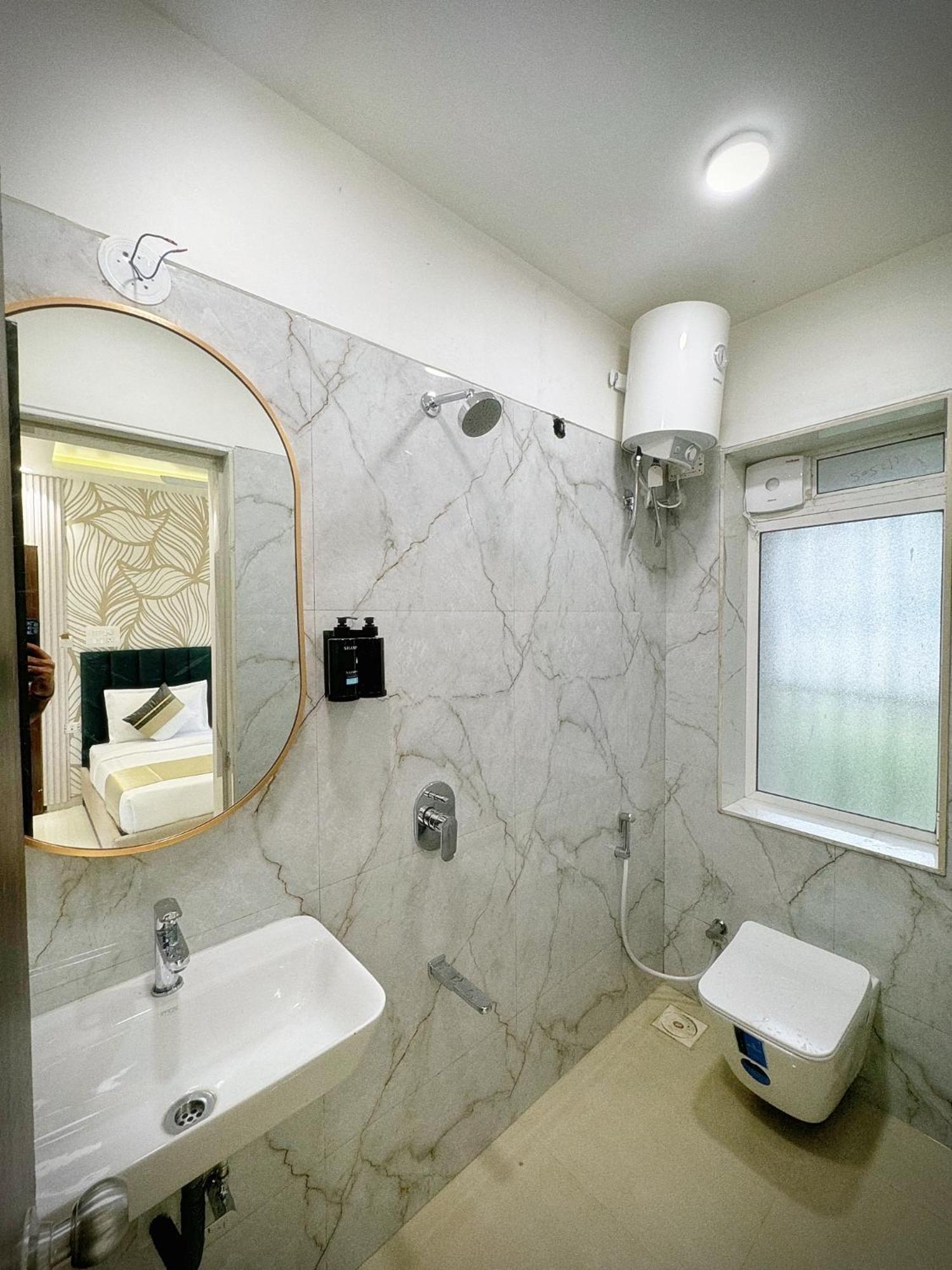 The Orion Premium Suites Mumbai Exteriör bild