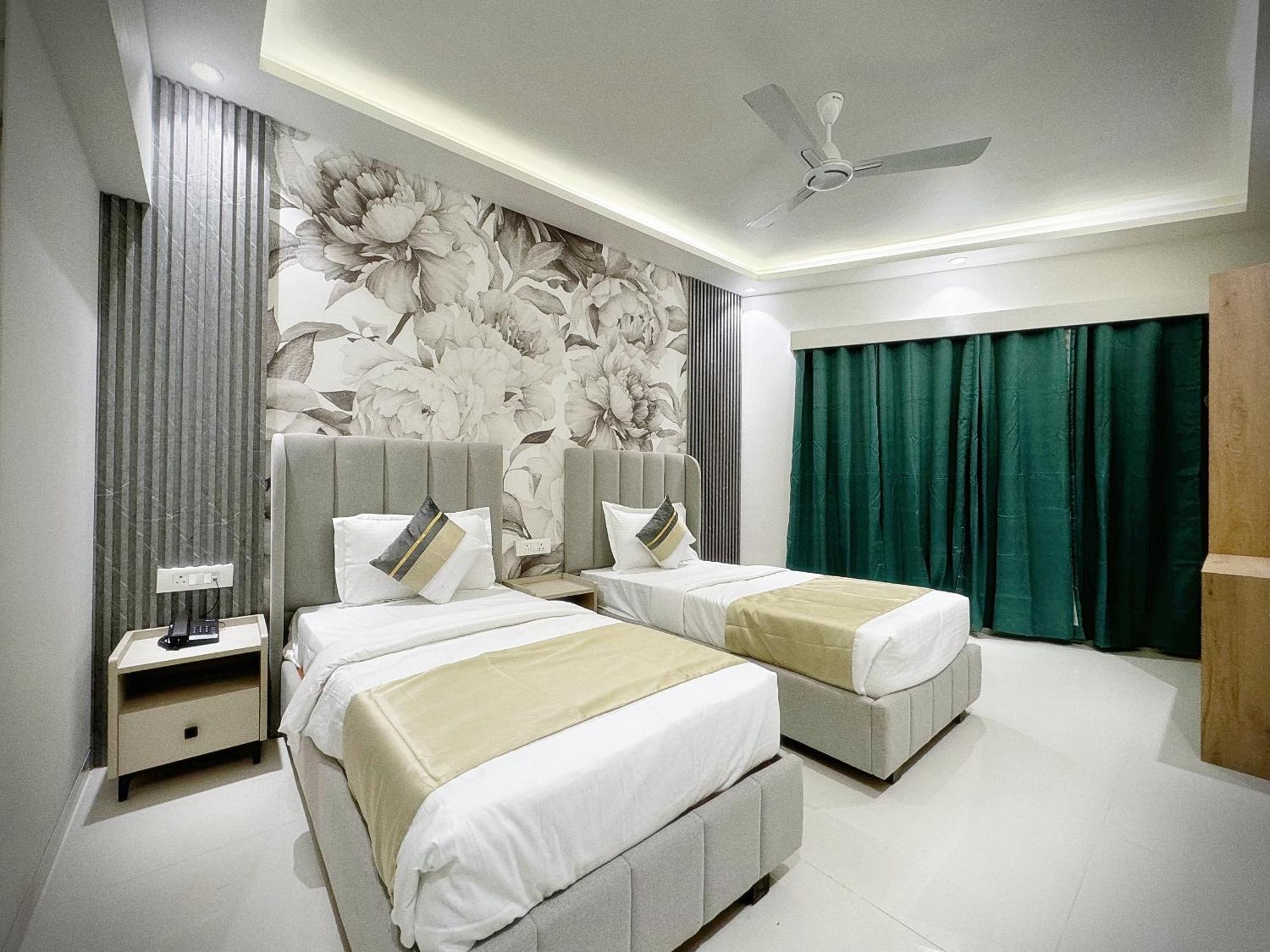 The Orion Premium Suites Mumbai Exteriör bild